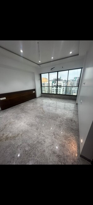 Room in 4 BHK Apartment at AP Cosmos, Santacruz West – for Sale