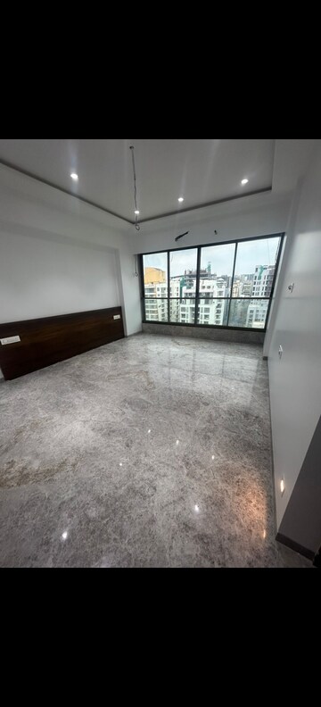 Room in 4 BHK Apartment at AP Cosmos, Santacruz West – for Sale