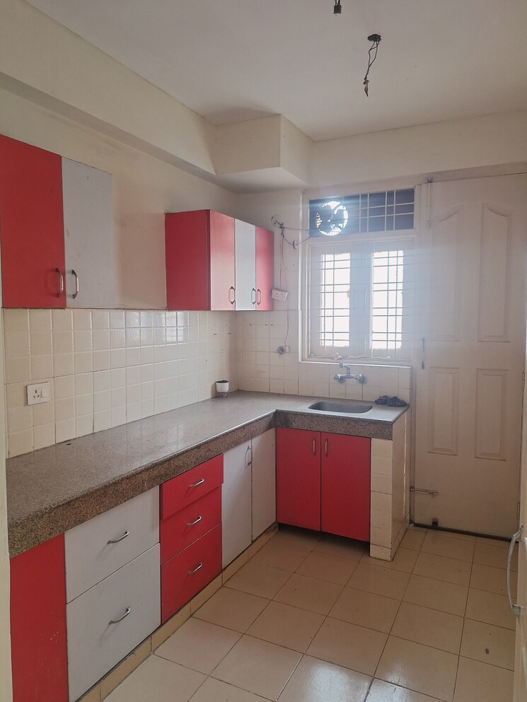 Kitchen, tulip-white 3 Bedroom 1326 Sq.Ft. Apartment In Sector 69 Gurgaon 9454312