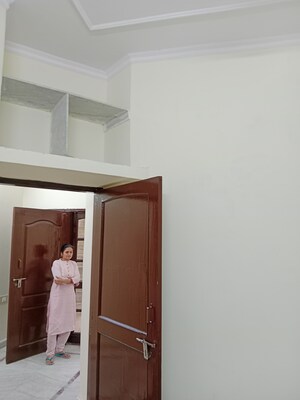 Room in 1.5 BHK Builder Floor at Sector 18 – for Rent