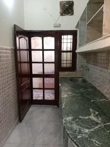 Room in 1.5 BHK Builder Floor at Sector 18 – for Rent