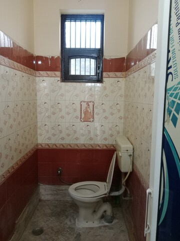 Attached Bathroom in 2 BHK Builder Floor at Sector 18 – for Rent