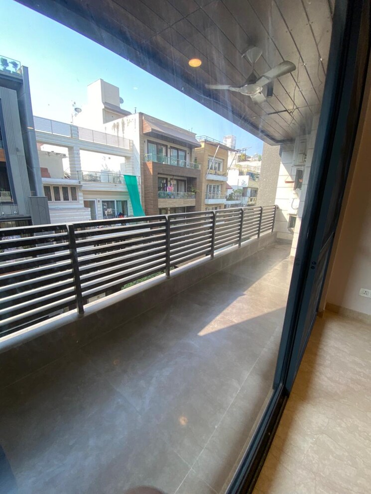 Balcony, east of kailash 4 Bedroom 400 Sq.Yd. Builder Floor In East Of Kailash Delhi 9454369