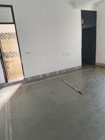 Room in  Office Space at Mansarovar – for Rent