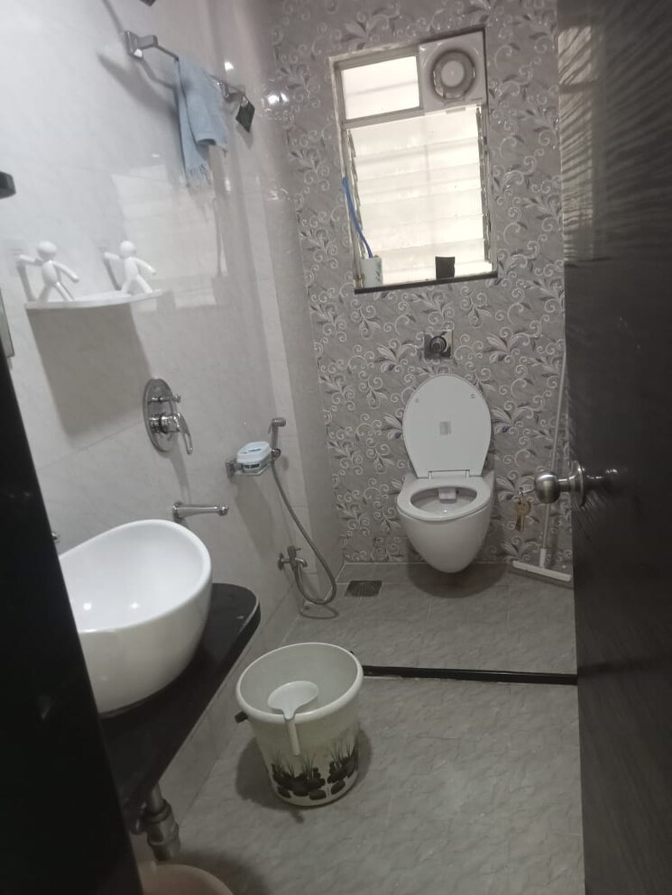 Bathroom, vikas-kiran-apartment 2 Bedroom 1000 Sq.Ft. Apartment In Aundh Pune 9454500
