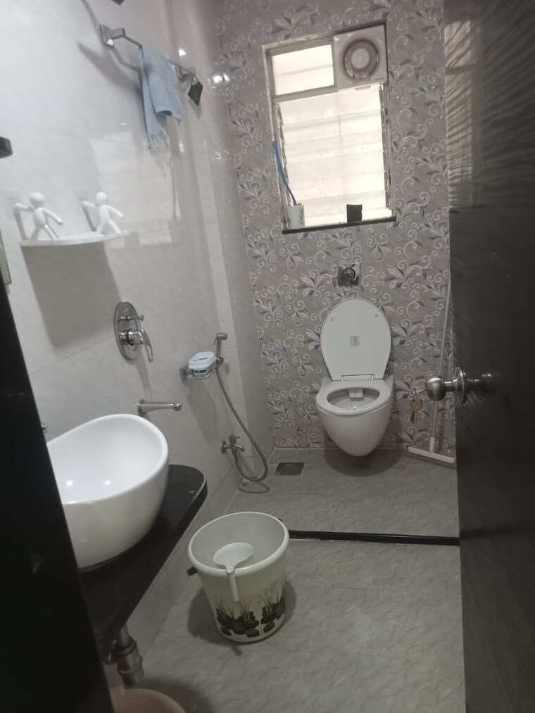 Bathroom, vikas-kiran-apartment 2 Bedroom 1000 Sq.Ft. Apartment In Aundh Pune 9454500