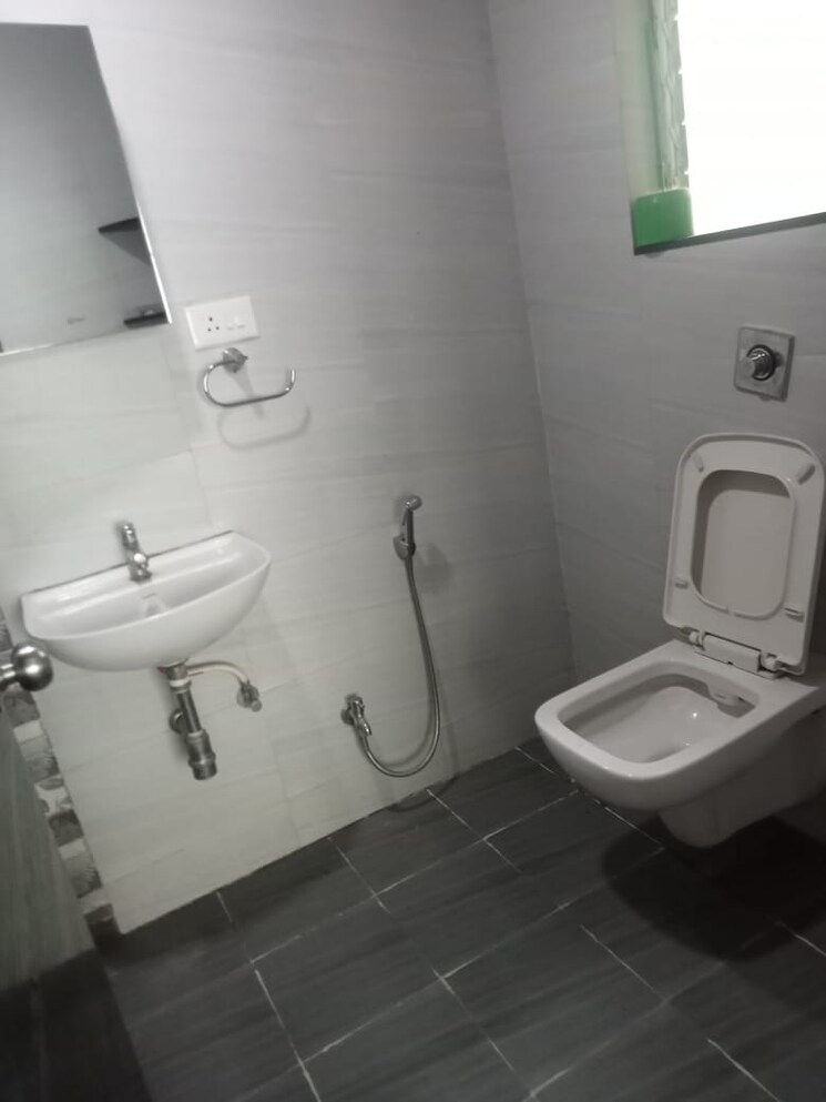 Bathroom, vikas-kiran-apartment 2 Bedroom 1000 Sq.Ft. Apartment In Aundh Pune 9454500