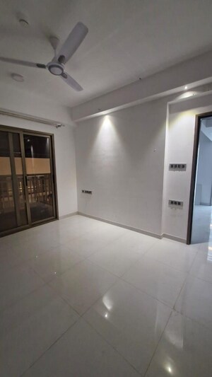 Room in 4 BHK Apartment at Wadgaon Sheri – for Rent