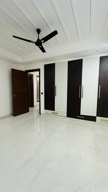 Room in 4 BHK Builder Floor at Saket – for Rent