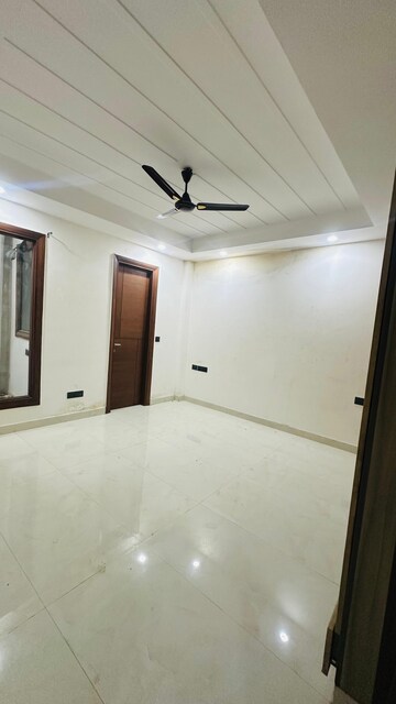 Room in 4 BHK Builder Floor at Saket – for Rent