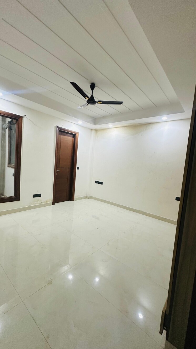 Room, saket 4 Bedroom 1800 Sq.Ft. Builder Floor In Saket Delhi 9454520