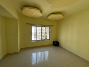 Room in 3 BHK Apartment at Vaishnavi  Orchids, Kaikondrahalli – for Rent