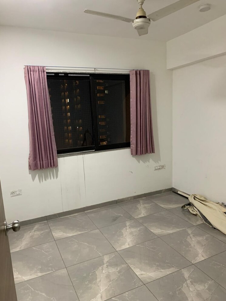 Room, sindhubhavan 3 Bedroom 1700 Sq.Ft. Apartment In Sindhubhavan Ahmedabad 9454539