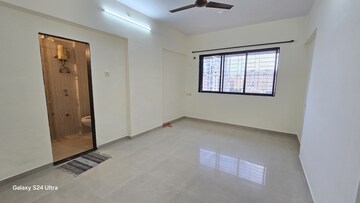 Room in 2 BHK Apartment at Royal Nest Malad West, Malad West – for Rent