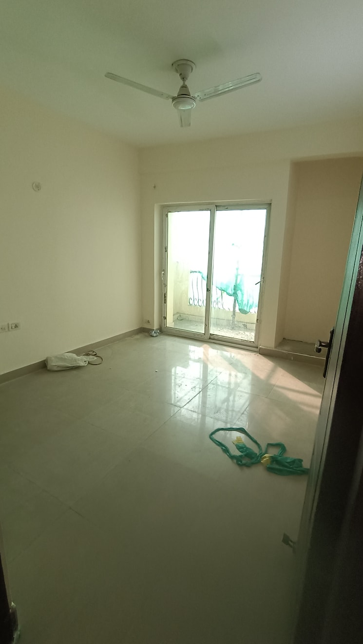 Room, nimbus-the-hyde-park 2 Bedroom 915 Sq.Ft. Apartment In Sector 78 Noida 9454647