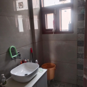Bathroom in 3 BHK Apartment at Sector 48 – for Rent