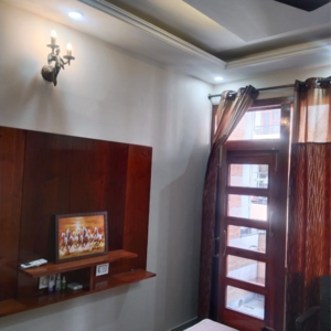 Furnished Amenities in 3 BHK Apartment at Sector 48 – for Rent