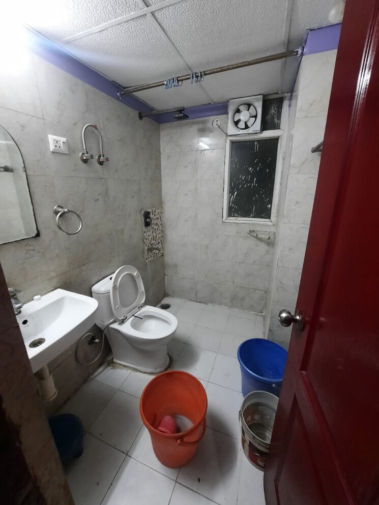 Bathroom, sethi-max-royal 1 Bedroom 750 Sq.Ft. Apartment In Sector 76 Noida 9454661