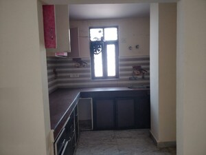 Room in 3 BHK Builder Floor at Mayur Vihar Phase 1 – for Rent