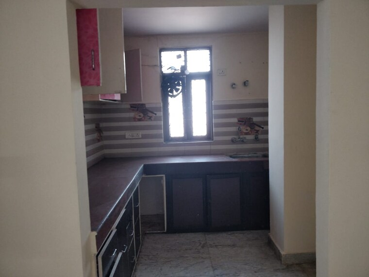 Room, mayur vihar phase 1 3 Bedroom 900 Sq.Ft. Builder Floor In Mayur Vihar Phase 1 Delhi 9454780