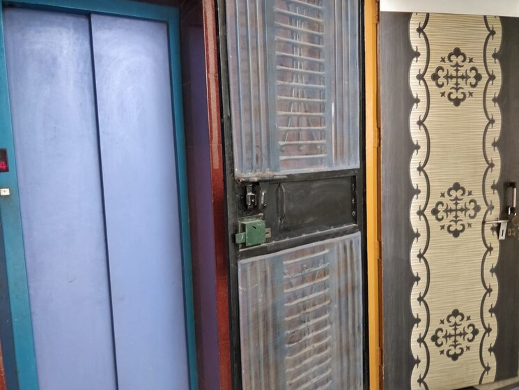 Balcony, mayur vihar phase 1 3 Bedroom 900 Sq.Ft. Builder Floor In Mayur Vihar Phase 1 Delhi 9454780