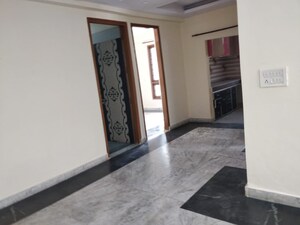 Room in 3 BHK Builder Floor at Mayur Vihar Phase 1 – for Rent