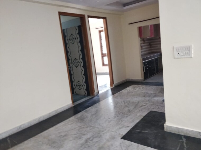 Room, mayur vihar phase 1 3 Bedroom 900 Sq.Ft. Builder Floor In Mayur Vihar Phase 1 Delhi 9454780