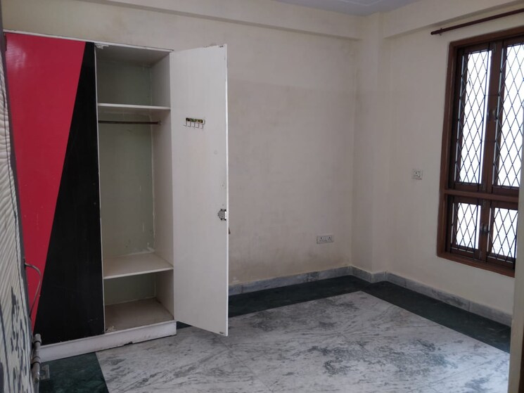 Room, mayur vihar phase 1 3 Bedroom 900 Sq.Ft. Builder Floor In Mayur Vihar Phase 1 Delhi 9454780