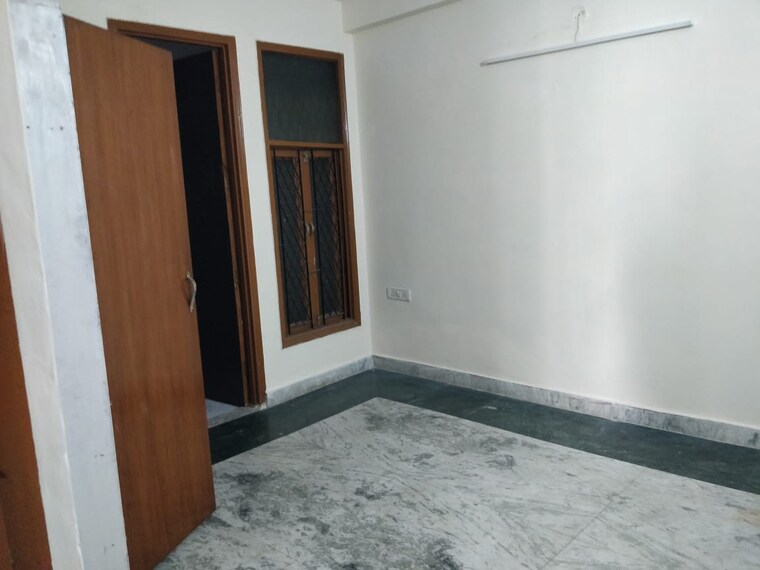 Room, mayur vihar phase 1 3 Bedroom 900 Sq.Ft. Builder Floor In Mayur Vihar Phase 1 Delhi 9454780