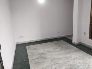 Room in 3 BHK Builder Floor at Mayur Vihar Phase 1 – for Rent