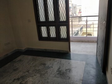 Room in 3 BHK Builder Floor at Mayur Vihar Phase 1 – for Rent