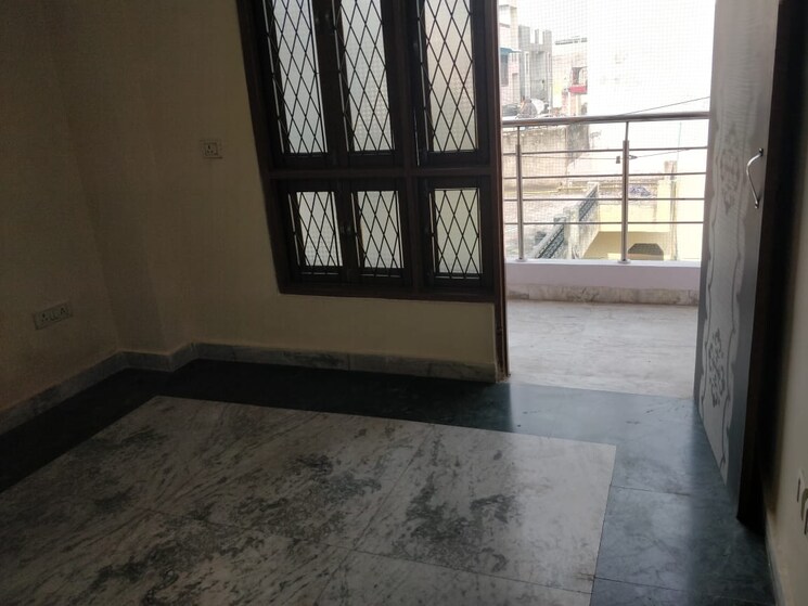 Room, mayur vihar phase 1 3 Bedroom 900 Sq.Ft. Builder Floor In Mayur Vihar Phase 1 Delhi 9454780