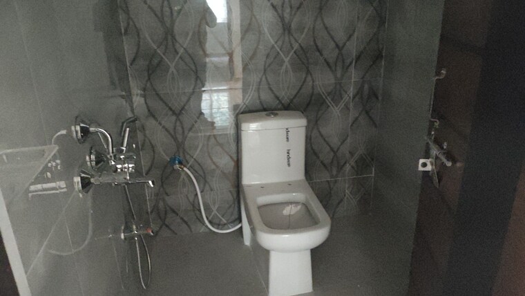 Bathroom, alkapuri 3 Bedroom 1950 Sq.Ft. Apartment In Alkapuri Hyderabad 9454802