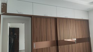 Furnished Amenities in 3 BHK Apartment at Alkapuri – for Rent