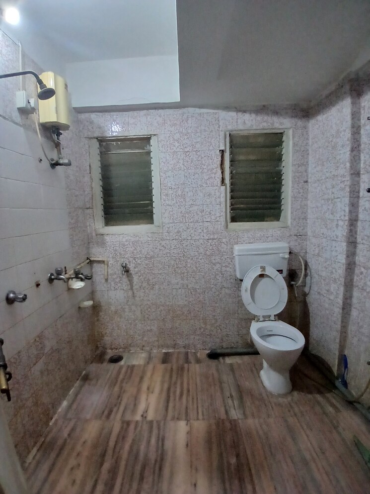 Bathroom, bhav-deep 1 Bedroom 700 Sq.Ft. Apartment In Andheri West Mumbai 9454816