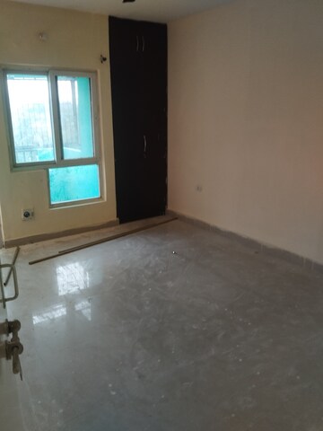 Room in 3.5 BHK Apartment at Rapti Apartment, Gomti Nagar – for Rent