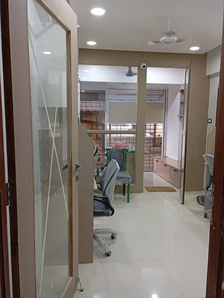 undefined, karishma-building Commercial Office Space 250 Sq.Ft. In Dadar East Mumbai 9454846