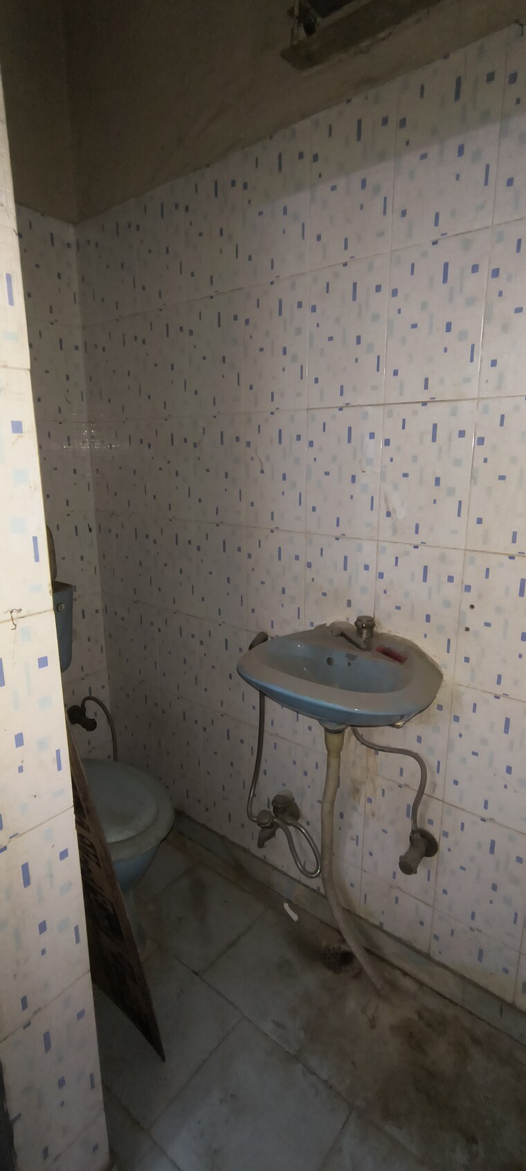 Bathroom, khirki extension 3 Bedroom 1260 Sq.Ft. Builder Floor In Khirki Extension Delhi 9454868