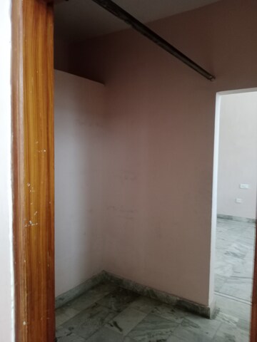 Room in 3 BHK Builder Floor at Sector 18 – for Rent