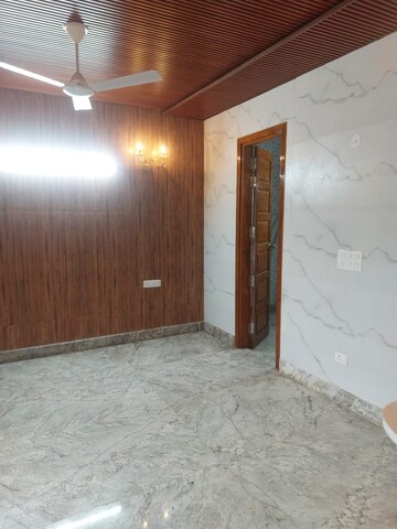 Room in 4 BHK Builder Floor at East Of Kailash – for Rent