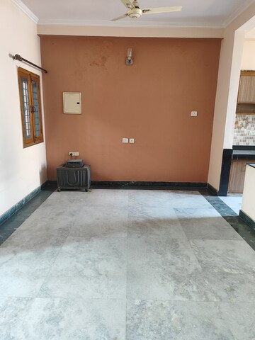 Room in 2.5 BHK Villa at Sector 36 – for Rent