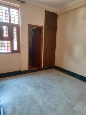 Room in 2.5 BHK Villa at Sector 36 – for Rent