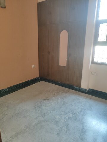 Room in 2.5 BHK Villa at Sector 36 – for Rent