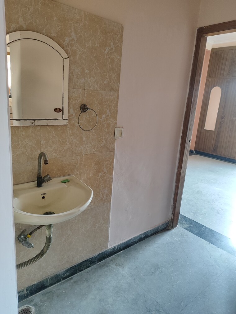 Bathroom, sector 36 2.5 Bedroom 1750 Sq.Ft. Villa In Sector 36 Noida 9454890
