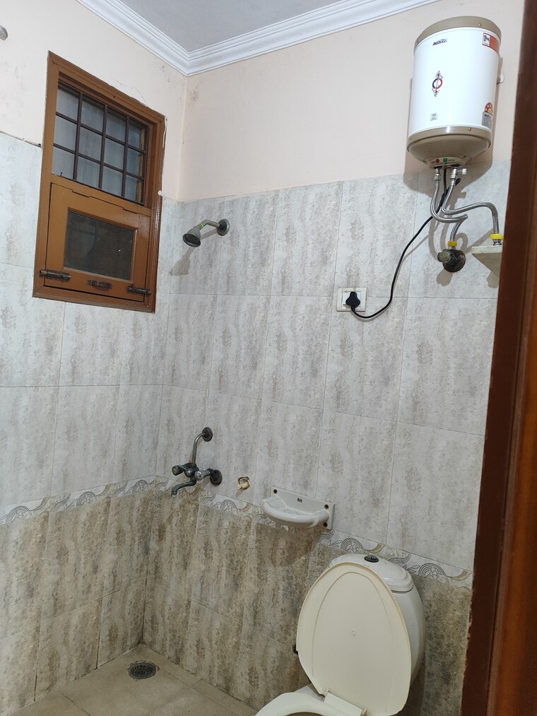 Bathroom, sector 36 2.5 Bedroom 1750 Sq.Ft. Villa In Sector 36 Noida 9454890