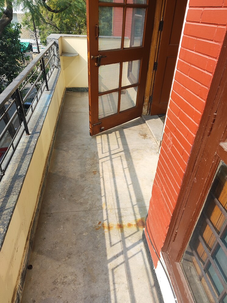 Balcony, sector 36 2.5 Bedroom 1750 Sq.Ft. Villa In Sector 36 Noida 9454890