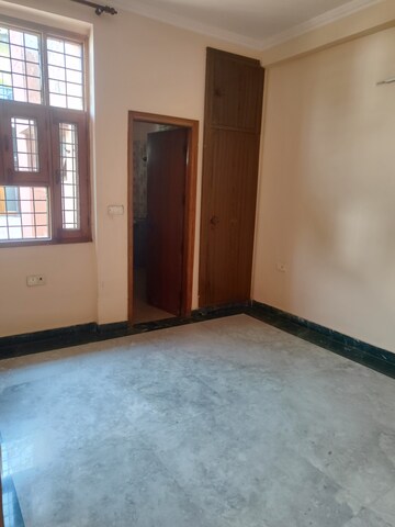Room in 2.5 BHK Villa at Sector 36 – for Rent