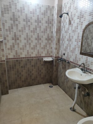Bathroom in 2.5 BHK Villa at Sector 36 – for Rent