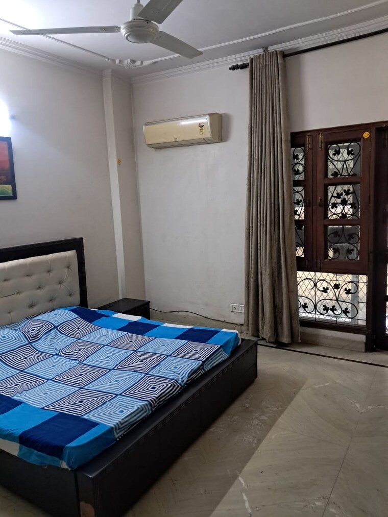 Bedroom, east-of-kailash-block-b-rwa 2 Bedroom 125 Sq.Yd. Builder Floor In East Of Kailash Delhi 9454892