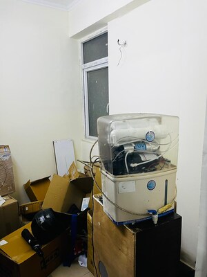 Team Area in 2 BHK Apartment at Amrapali Cloud Ville, Sector 76 – for Rent